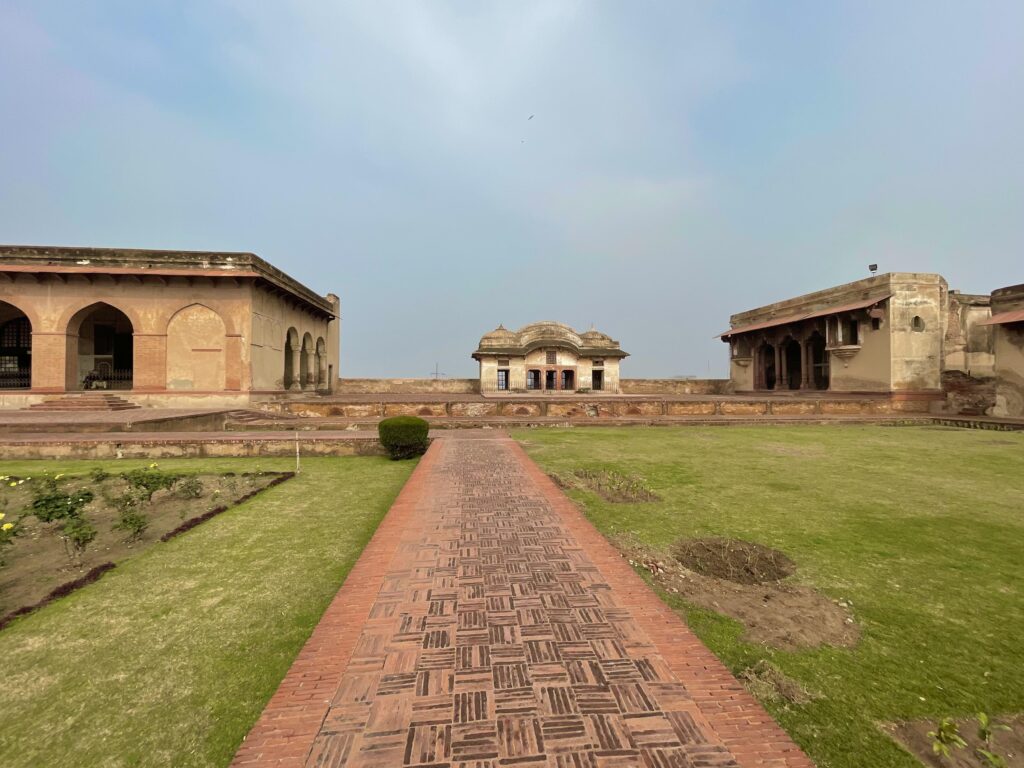 Top Tourist Places in Lahore – Lahore Fort Shahi Qila historical Mughal palace complex Pakistan