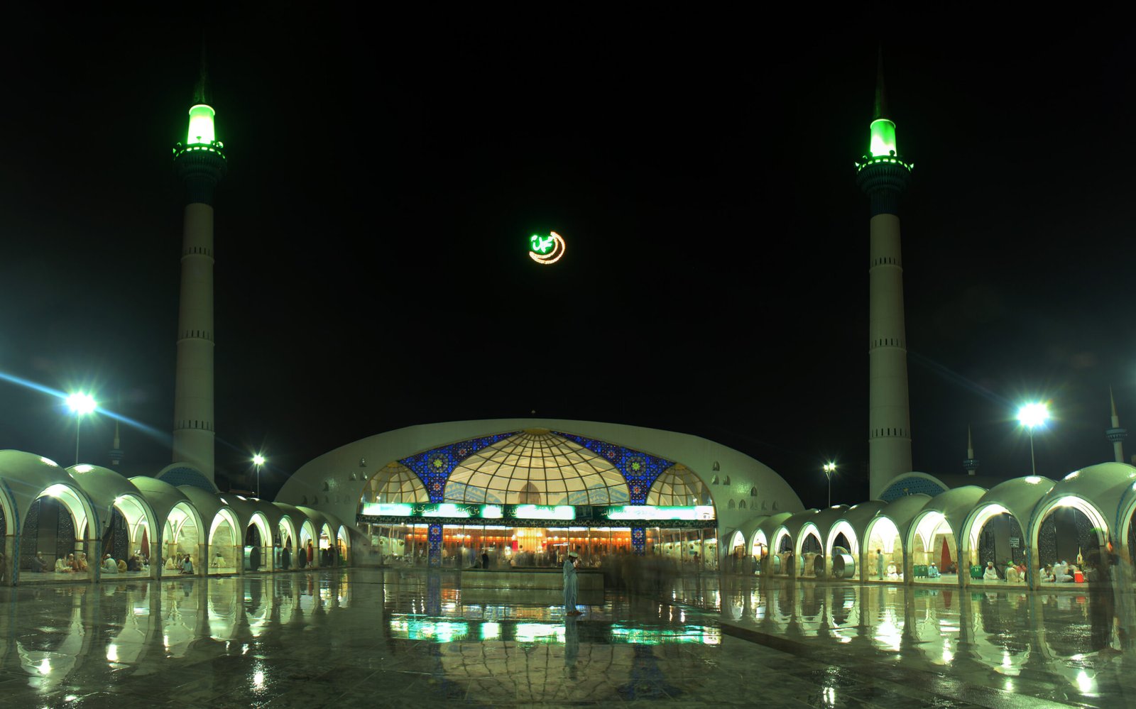 Data Darbar Sufi shrine complex in Lahore